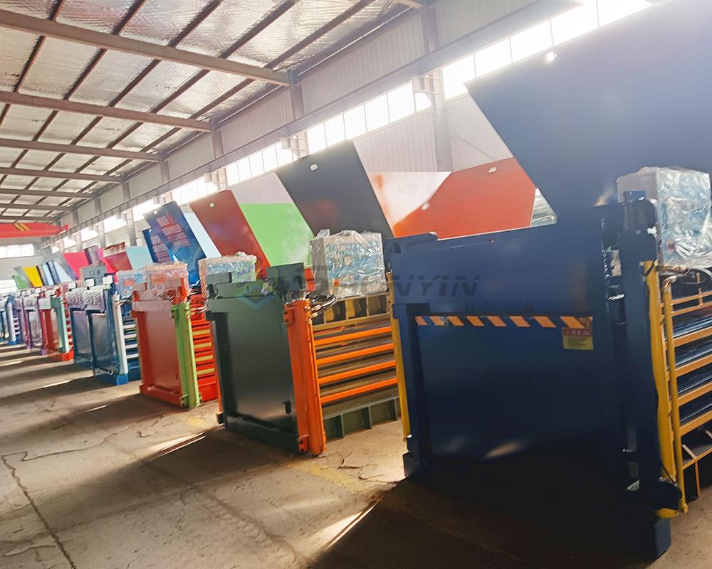 Heavy-duty horizontal hydraulic baling press for maximum performance.